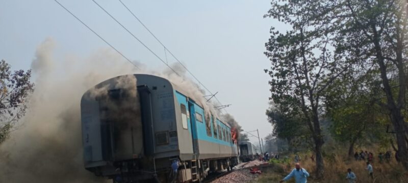 शताब्दी एक्सप्रेस में लगी आग