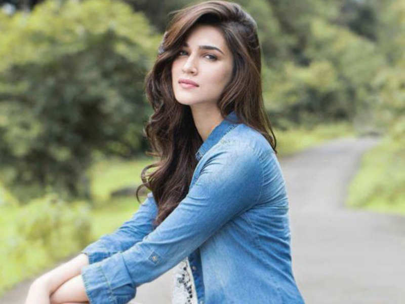 Kriti Sanon: Kriti Sanon is inseparable from her furry friend, Disco! | Hindi Movie News - Times of India