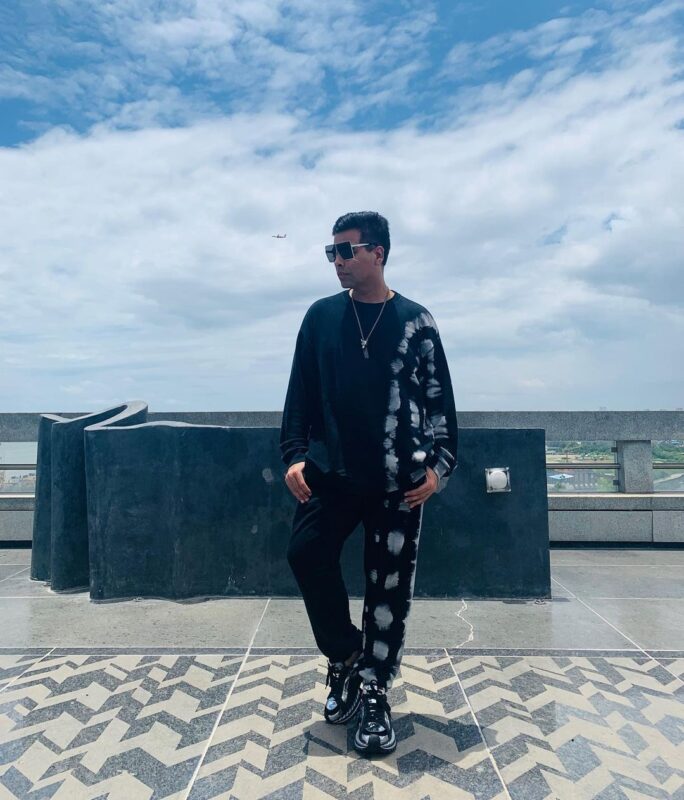 8000 स्क्वायर फुट के आलीशान पेंटहाउस में रहते हैं Karan Johar, Gauri Khan ने की है शानदार सजावट