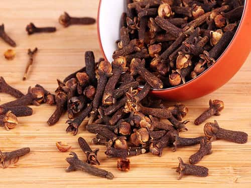 10 health benefits of clove - लौंग के इस्तेमाल से ग्लो करती है स्किन, जानें ये 10 फायदे 1