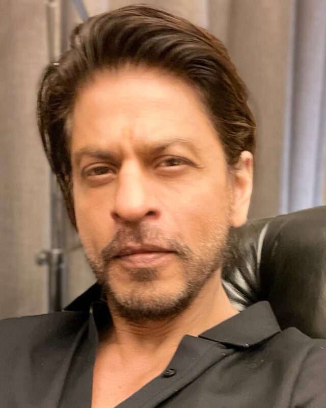 जिन सेलेब्स की इनकम का हिसाब लगाना है मुश्किल, उनकी पहली सैलरी जानकर रह जाएंगे हैरान