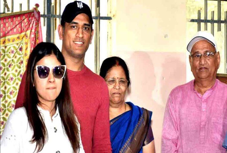 महेंद्र सिंह धोनी का परिवार