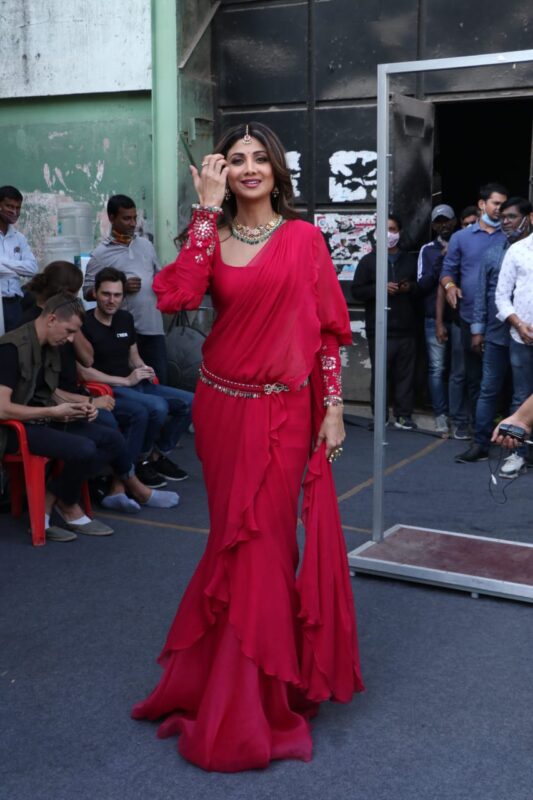 जब-जब पहना लाल रंग तो छा गईं ये बॉलीवुड एक्ट्रेसेस, अंदाज दिखा बिल्कुल अलग