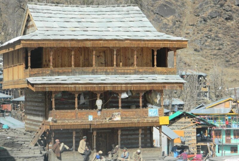 देवता जमलू का मंदिर।