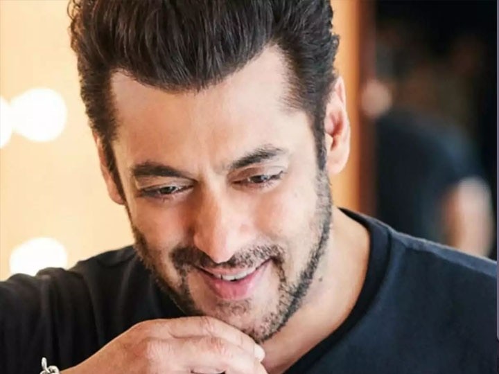 Salman Khan के गैराज में हैं करोड़ों की गाड़ियां, एक नहीं, दो नहीं कई कारों का शौक रखते हैं दबंग खान
