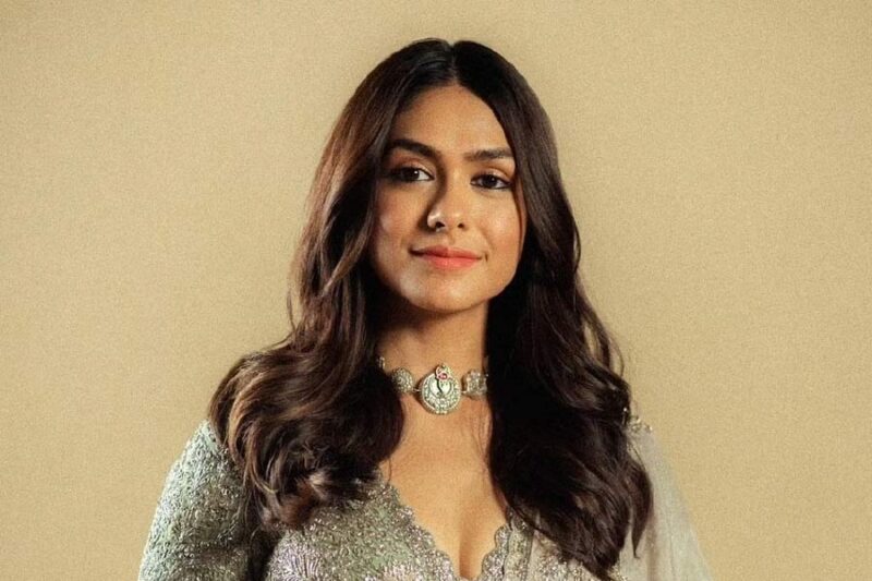 Mrunal Thakur | Bollywood actress Mrunal Thakur hikes her fee by 135%, demands rupees 2 crore per film dgtl - Anandabazar